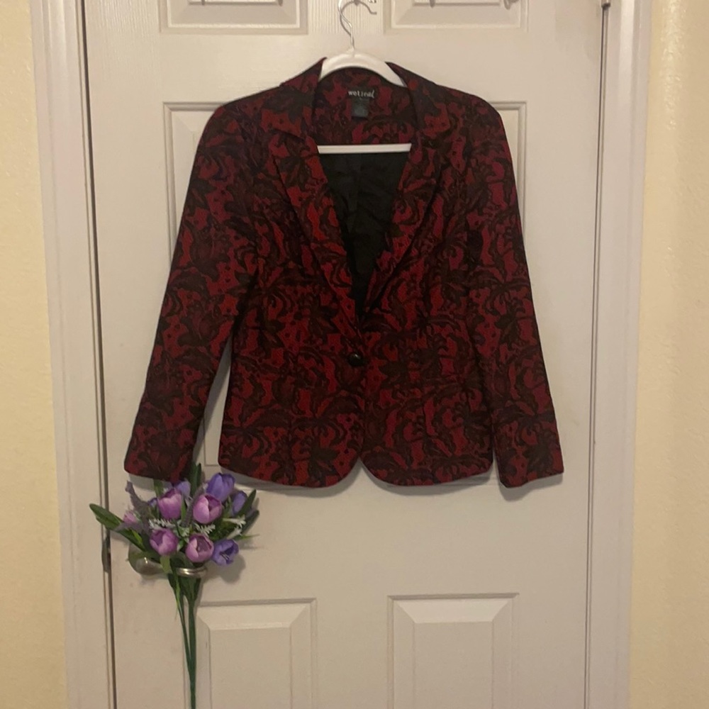 Wetseal dark red and black blazer